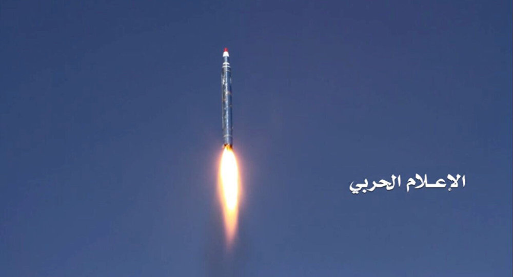 الحوثيون يطلقون صاروخا باليستيا على مطار الملك خالد بالرياض