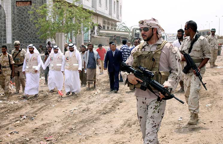 استياء يمني لاستقبال القوات الإماراتية "بن دغر" في خيمة بدون صور هادي
