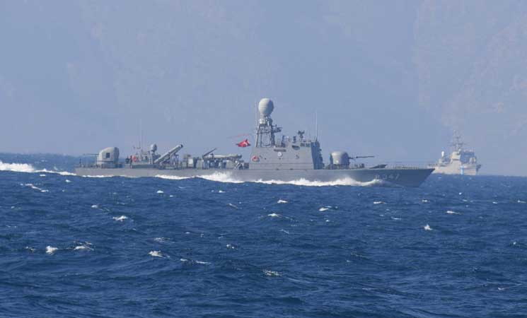 تركيا تمنع وزير الدفاع اليوناني الاقتراب بزورق عسكري من جزر “كارداك”