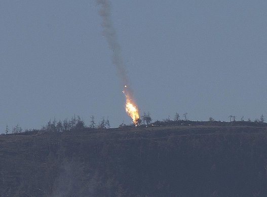 بالفيديو: إسقاط طائرة روسية بعد أن اخترقت المجال الجوي التركي