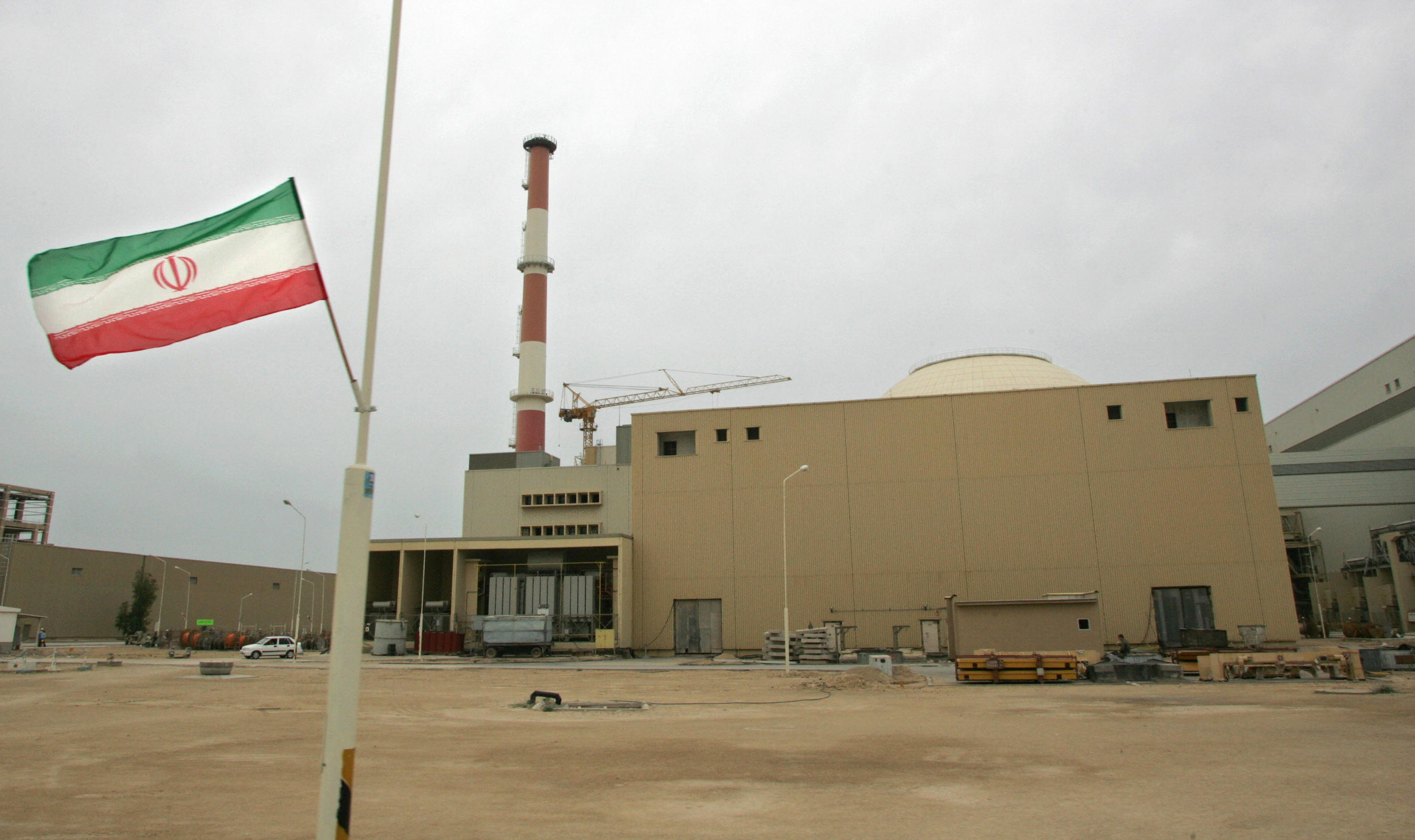 إيران تتخذ خطوات لتنفيذ التزاماتها في "اتفاق جنيف النووي"