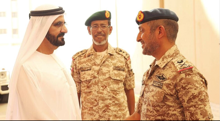 محمد بن راشد يستقبل ضباط القوات المسلحة في كلية خليفة بن زايد الجوية