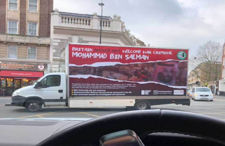 سيارات تجوب لندن تصف محمد بن سلمان بـ"مجرم حرب"