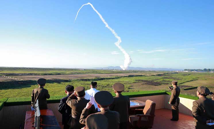 كوريا الشمالية تطلق صاروخا باليستيا من طراز سكود واليابان تحتج
