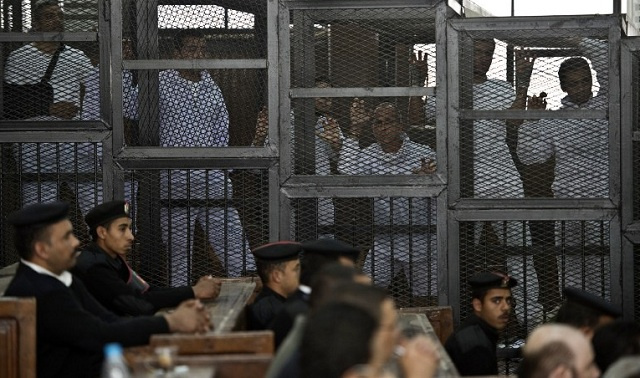 الحكم بإعدام 183 مصريا بينهم مرشد جماعة الإخوان 