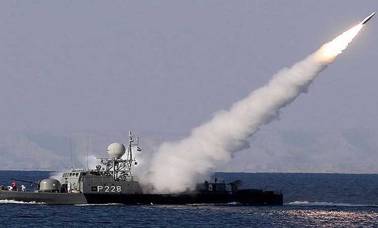 إيران تطلق أحدث صاروخ كروز بحري من طراز “نصير” في مضيق هرمز