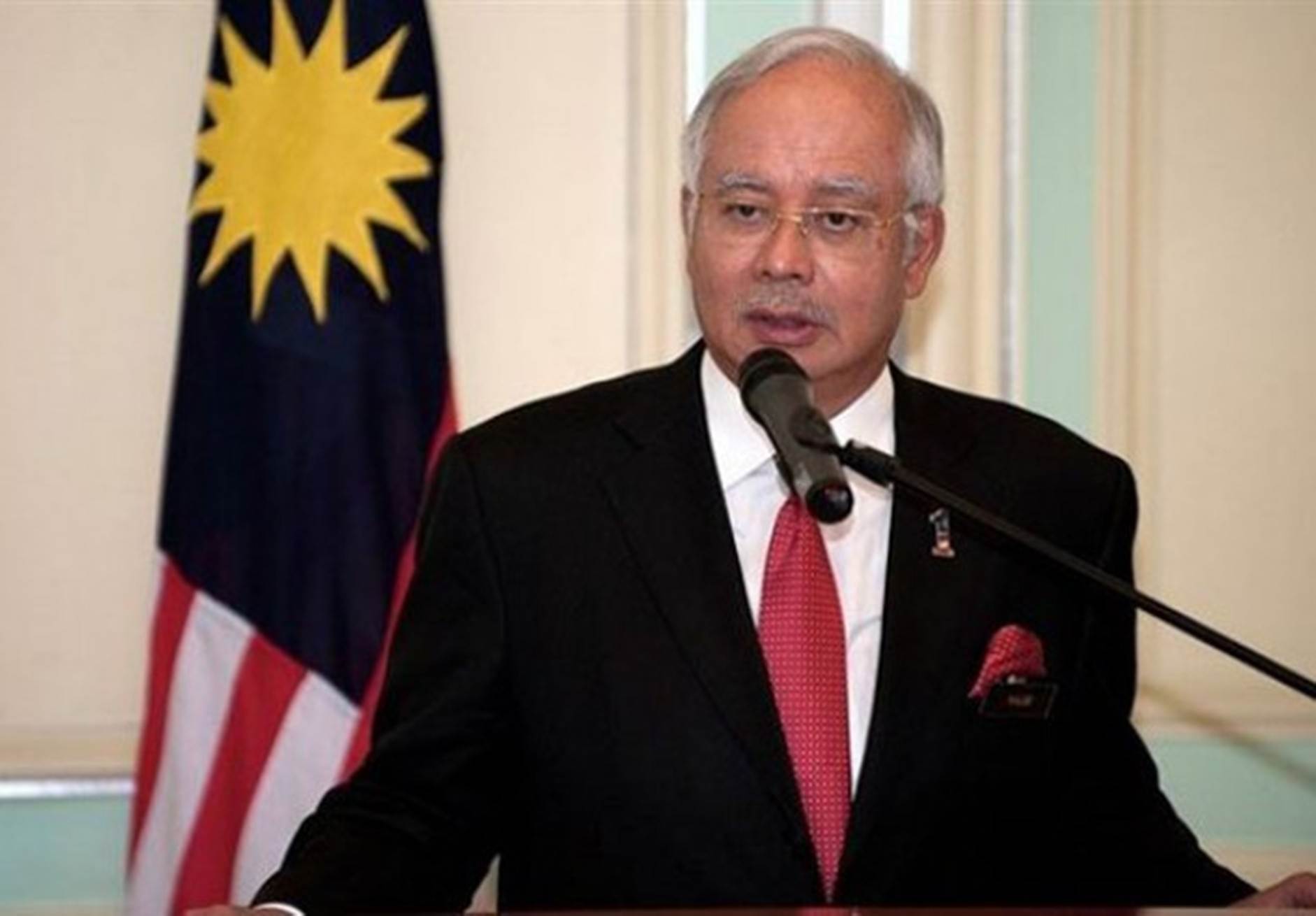 رئيس وزراء ماليزيا يتلقى 680 مليون دولار هبة من السعودية