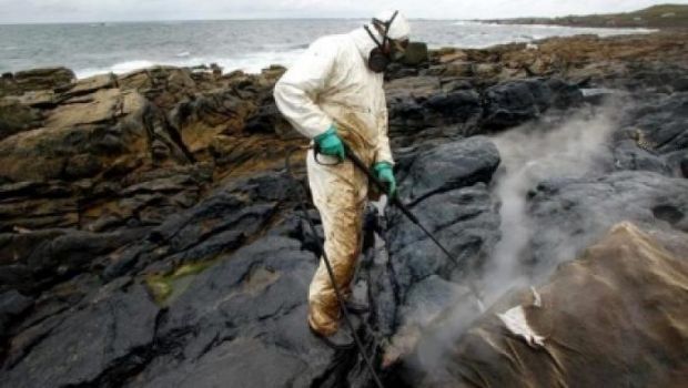 "إيكونوميست": "أمراء النفط في الخليج ضد منتجي الزيت الصخري"