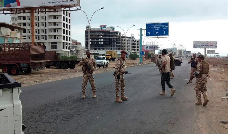 اشتباكات في عدن بين لواء رئاسي ومليشيا موالية للإمارات