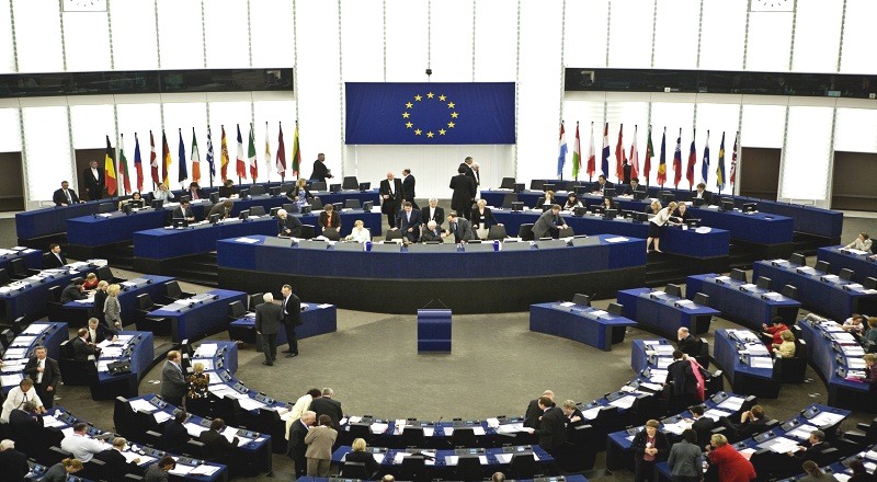 منع مصورة تركية من حضور جلسات البرلمان الأوروبي لارتدائها الحجاب