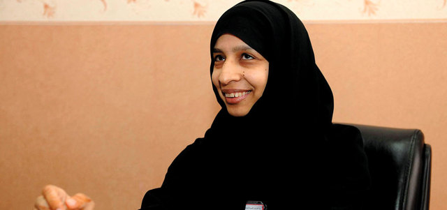 مريم تتحدّى الإعاقة البصرية بأول ماجستير من «أكاديمية دبي»