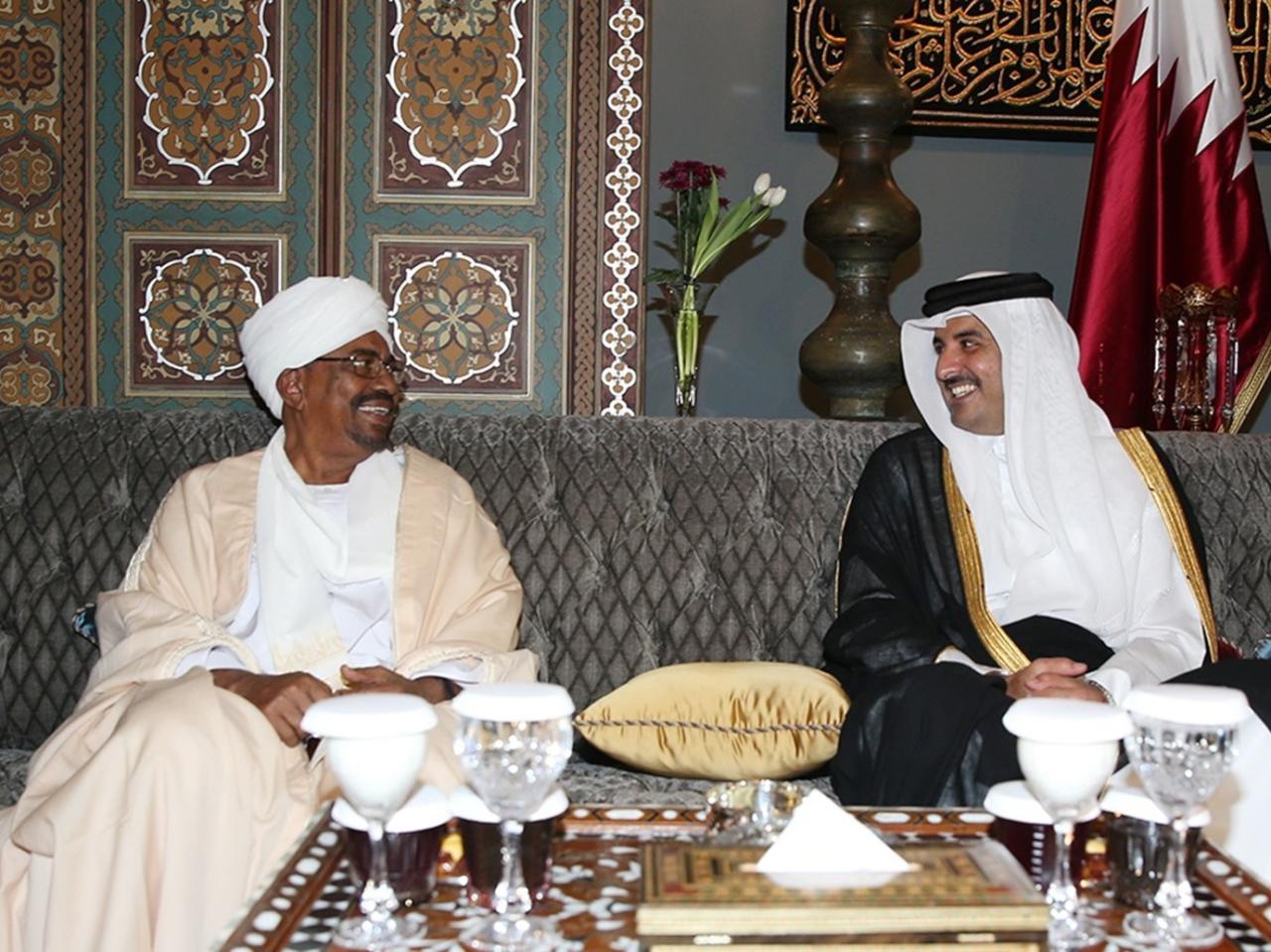 البشير يصل الدوحة ويلتقي أمير قطر اليوم
