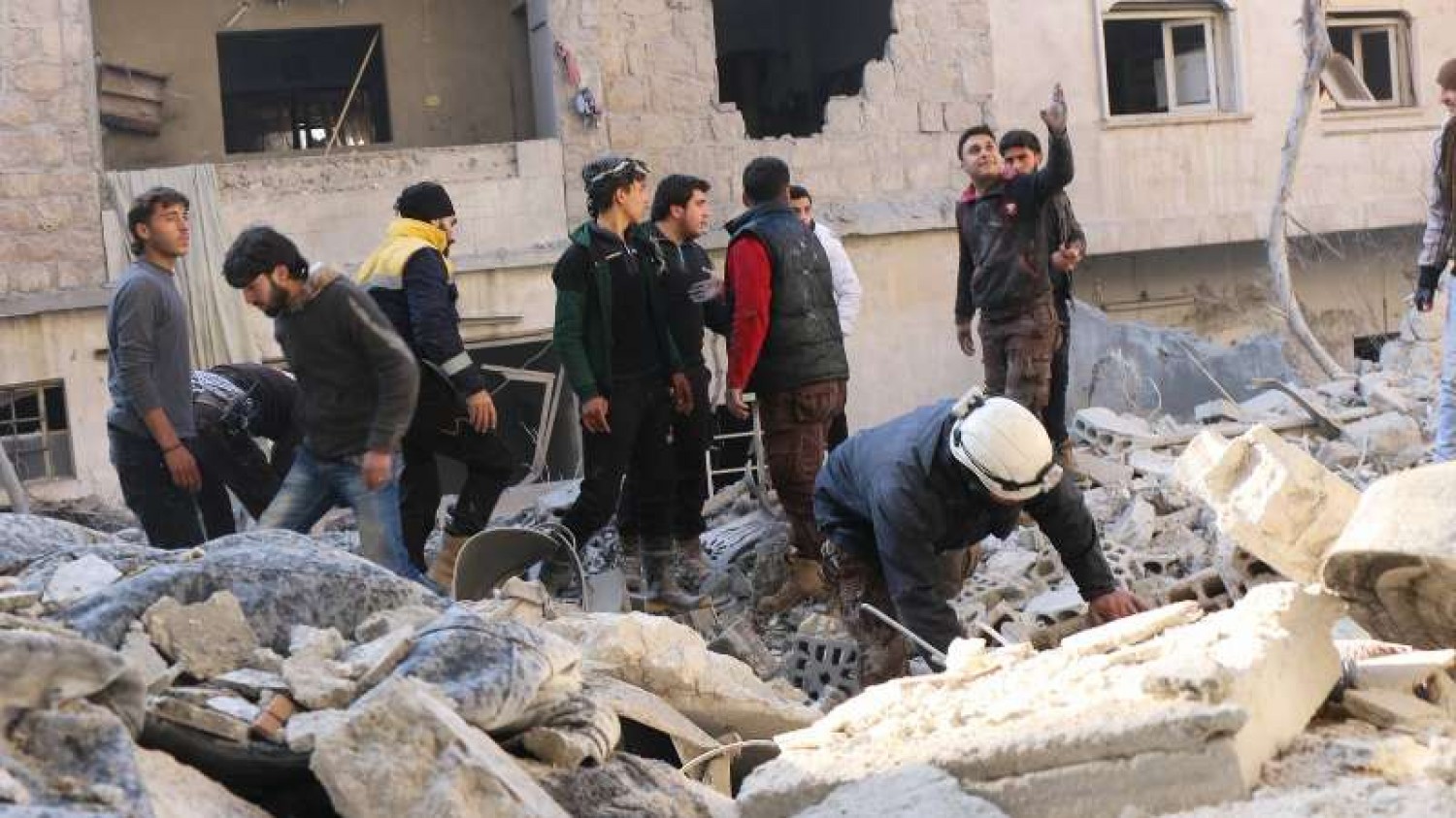 مقتل وإصابة 48 مدنياً في غارات روسية على إدلب السورية