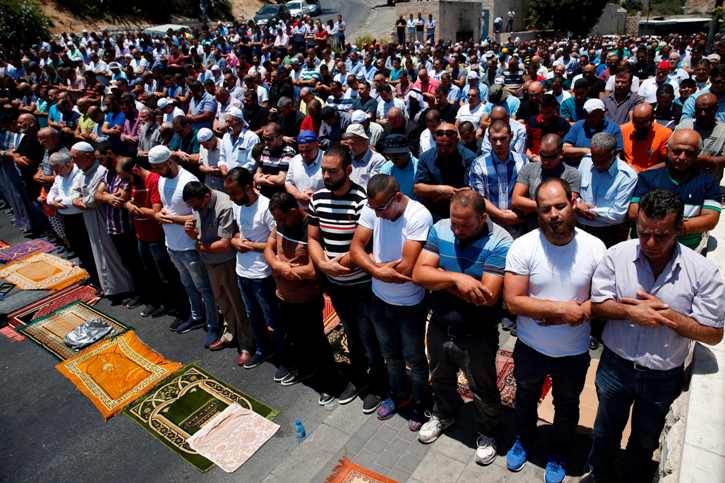 التوتر متواصل.. مقتل جنديين إسرائليين والاحتلال يعتقل مفتي القدس