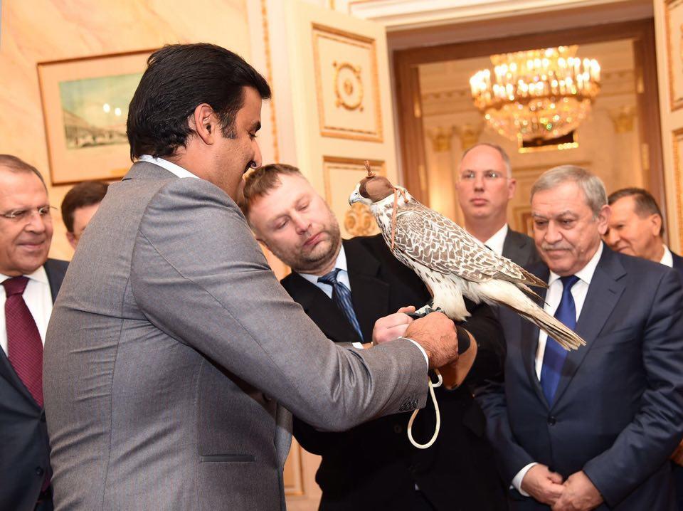 أمير قطر يتلقّى دعوة من بوتين لزيارة روسيا