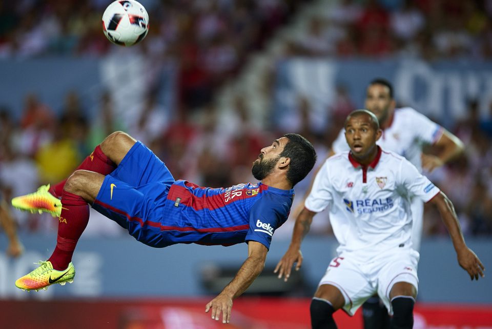 التركي توران يمنح برشلونة لقب كأس السوبر الاسبانية