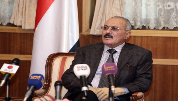 صالح يطالب بالحوار ويدعو لإيقاف عملية "عاصفة الحزم"