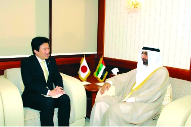 نائب وزير الدفاع الياباني يزور الإمارات