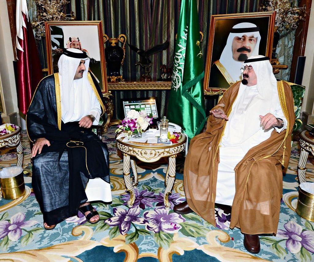 أمير قطر يصل السعودية في زيارة مفاجئة