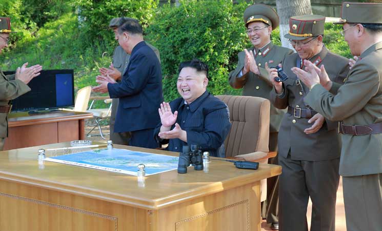 زعيم كوريا الشمالية يشرف على اختبار سلاح جديد مضاد للطائرات