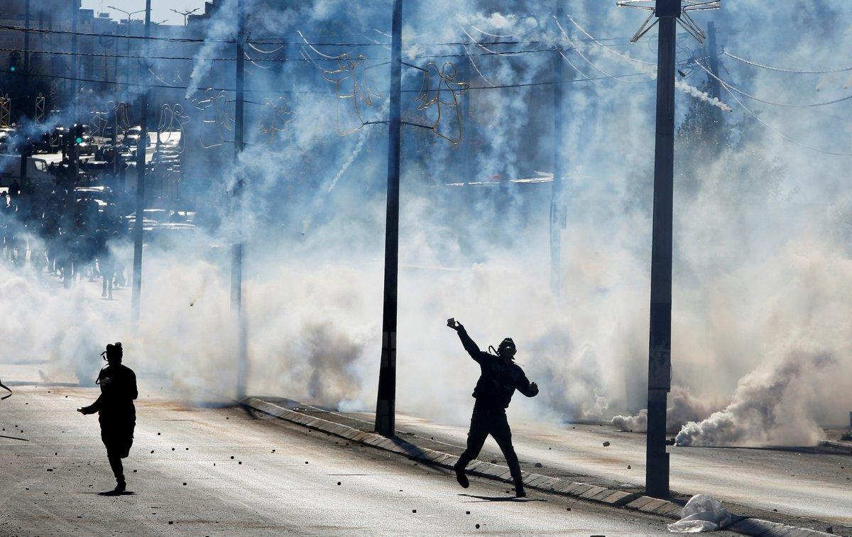 إصابة العشرات بمواجهات بين الفلسطينيين وقوات الاحتلال