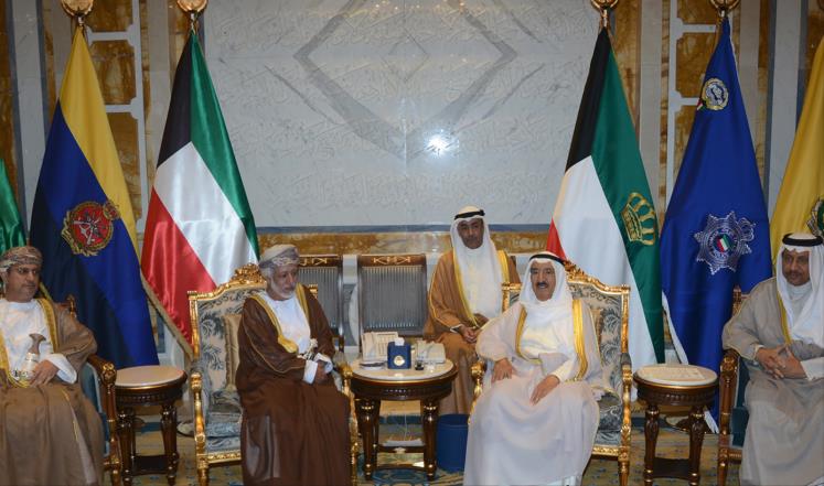 أمير الكويت يتوجه للإمارات ومنها لقطر لاحتواء الأزمة الخليجية