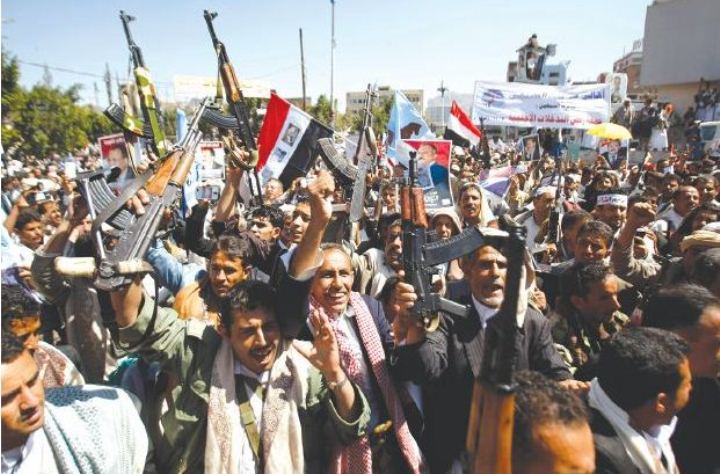 مظاهرة لقوات صالح بذمار اليمنية احتجاجا لى تأخير الحوثيين دفع مرتباتهم
