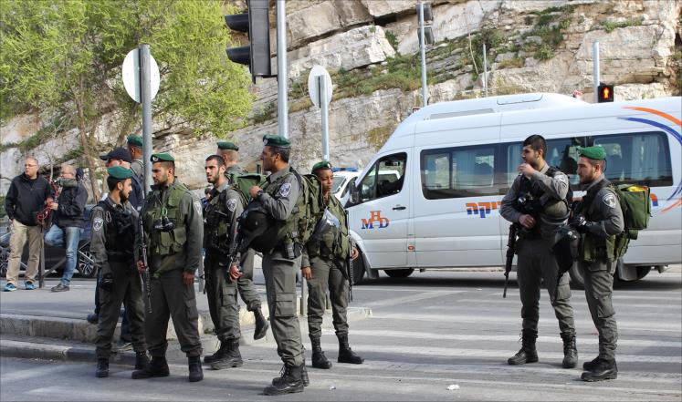 مقتل ثلاثة جنود إسرائيليين واستشهاد المهاجم قرب القدس