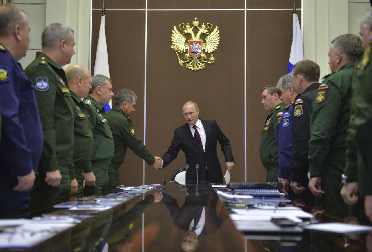 بوتين يقيل 4 عسكريين كبار بينهم قائد القوات الجوية