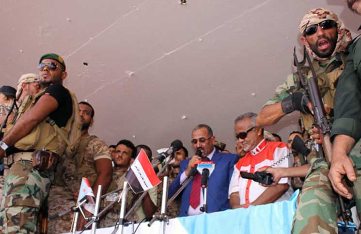 مصادر يمنية تنتقد ما وصفته "التطرف الإماراتي" اتجاه الشرعية