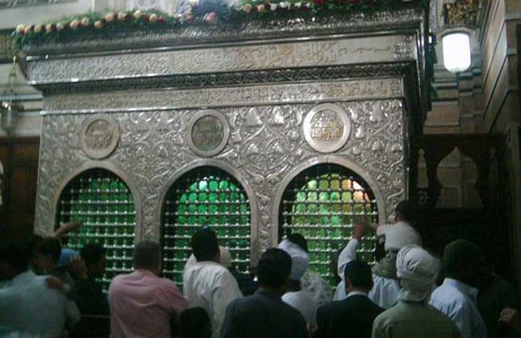 مصر تستبق احتفالات الشيعة بـ”عاشوراء” وتغلق ضريح الحسين