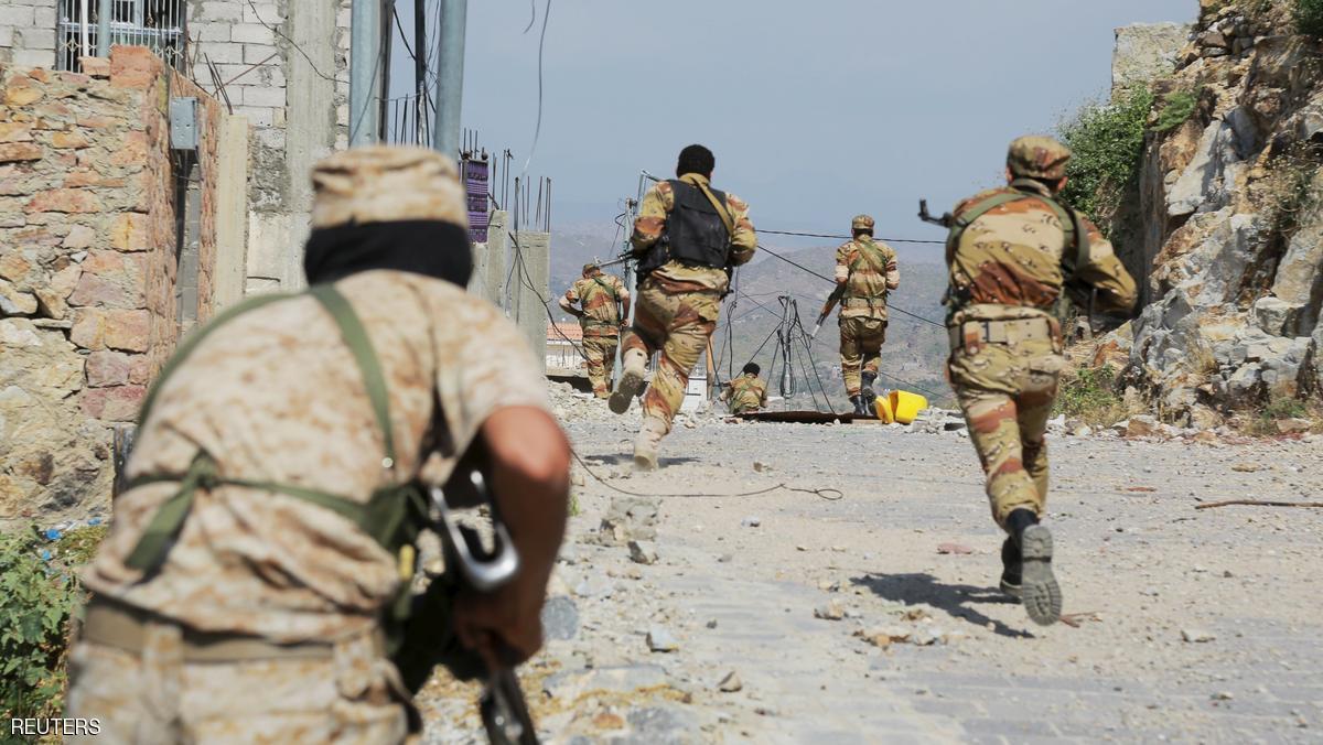 مقتل 27 حوثياً والجيش يسيطر على طريق رئيسي بصعدة