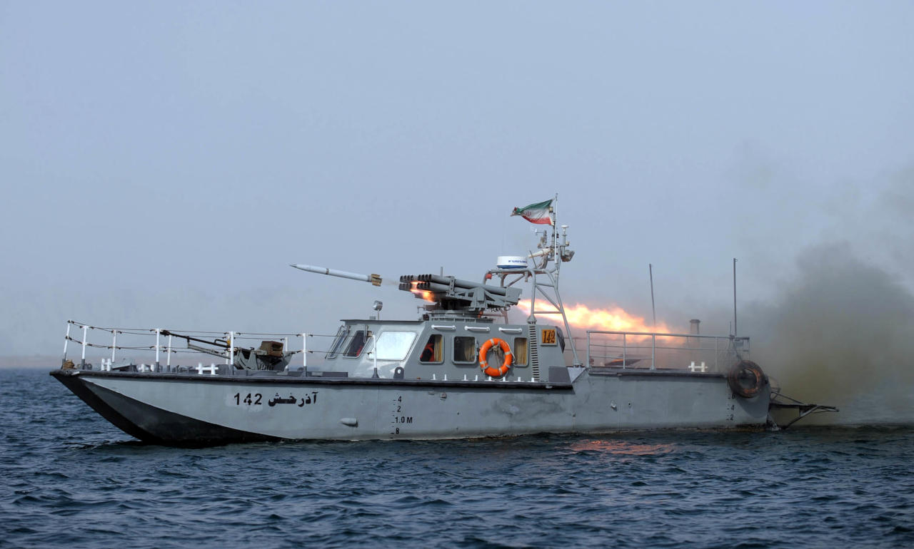 اصطدام جديد لسفن أمريكية بزوارق إيرانية في مياه الخليج