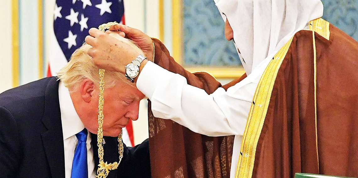 أمريكا تكشف قائمة الـ 83 هدية التي تلقاها ترامب في السعودية
