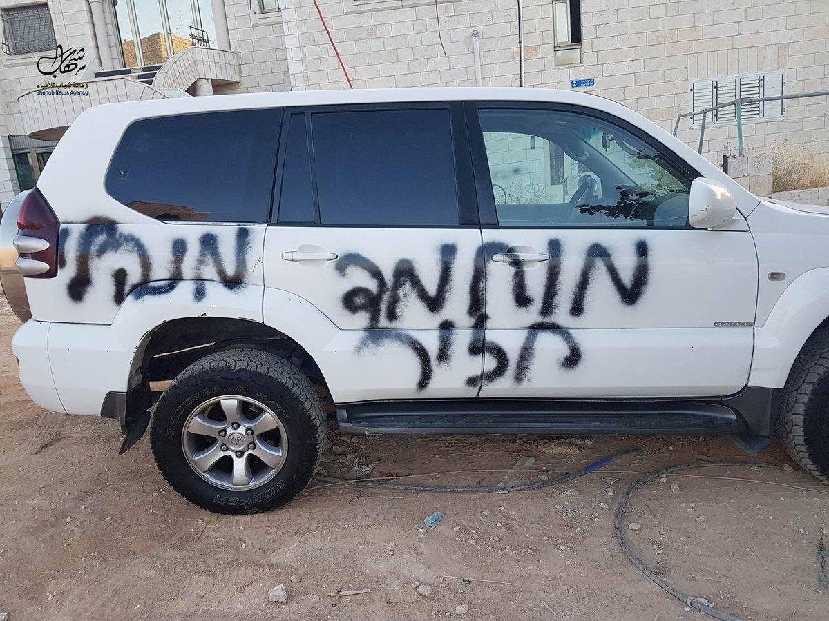 بالصور: مستوطنون يخطُّون شعارات ضد الإسلام على المركبات