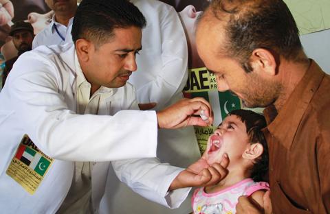 تطعيم ثلاثة ملايين طفل باكستاني ضد شلل الأطفال 
