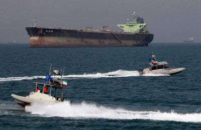 إيران تحتجز سفينة شحن أمريكية على متنها 34 أمريكيا