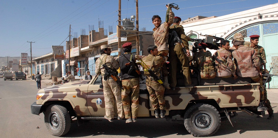 الجيش اليمني يسيطر على أجزاء واسعة من معسكر التشريفات شرق تعز