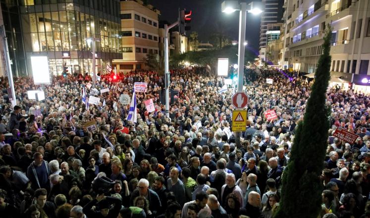 آلاف الإسرائيليين يتظاهرون ضد فساد نتنياهو