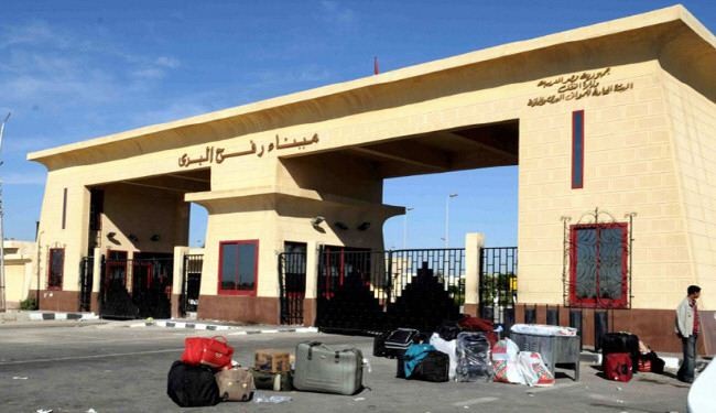 السلطات المصرية تفتح معبر رفح جزئيا 