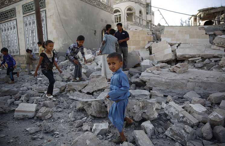 مقتل وإصابة 10 مدنيين بينهم أطفال في قصف للتحالف السعودي في اليمن