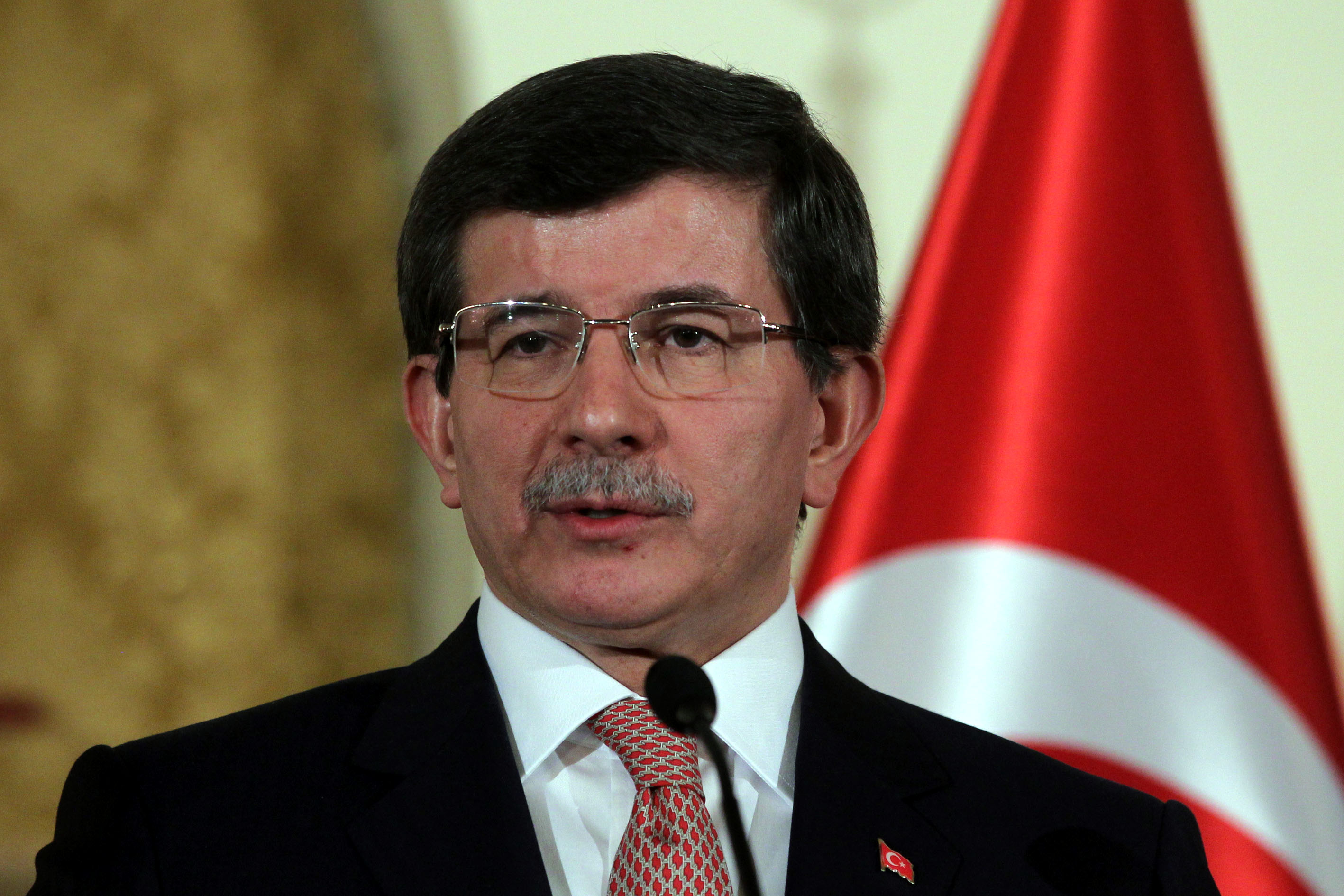 وزير الخارجية التركي يصل الدوحة لبحث سبل التهدئة في غزة