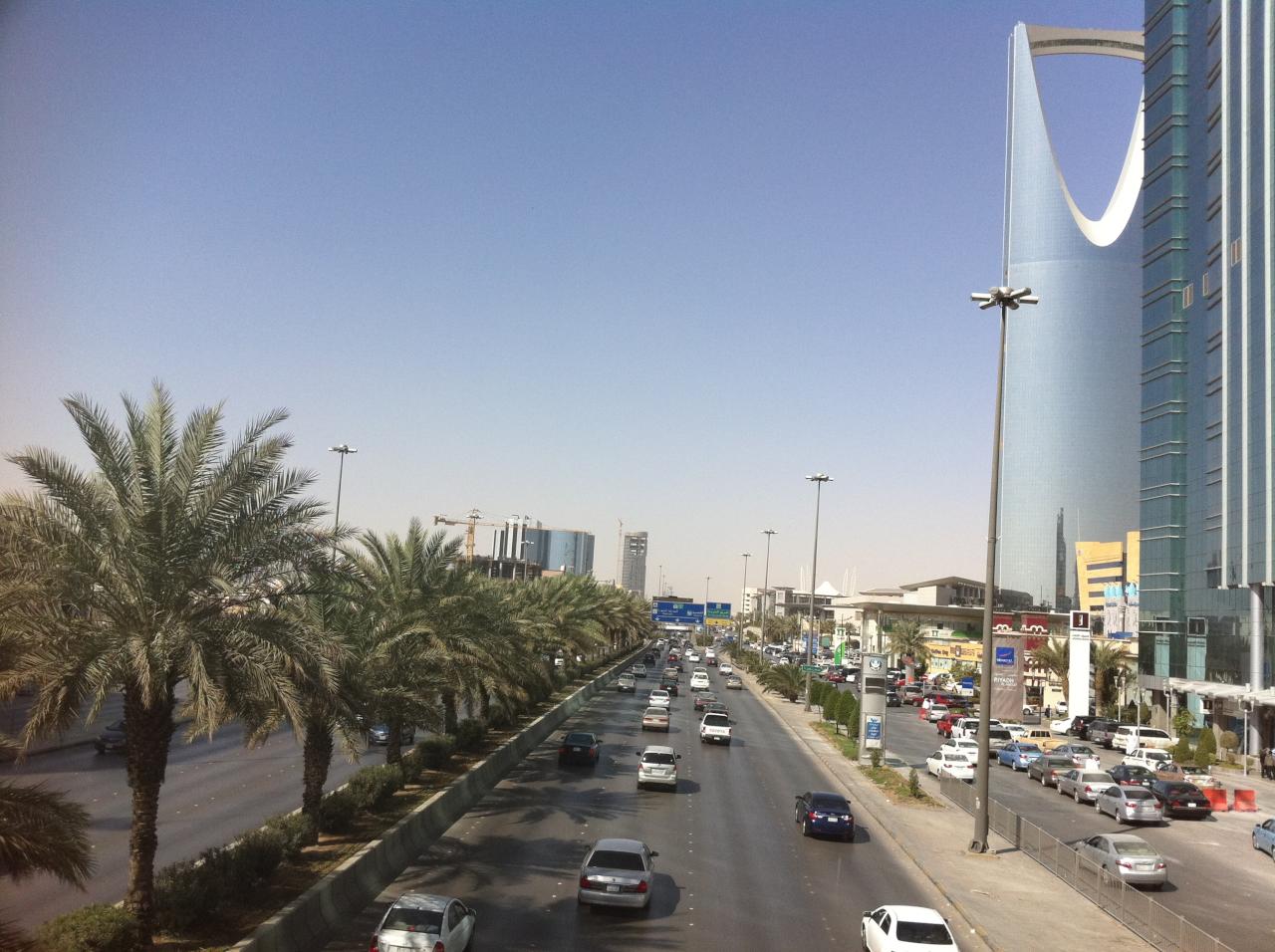 مقتل سعودي ومقيم بإطلاق نار على مدرسة أمريكية في الرياض