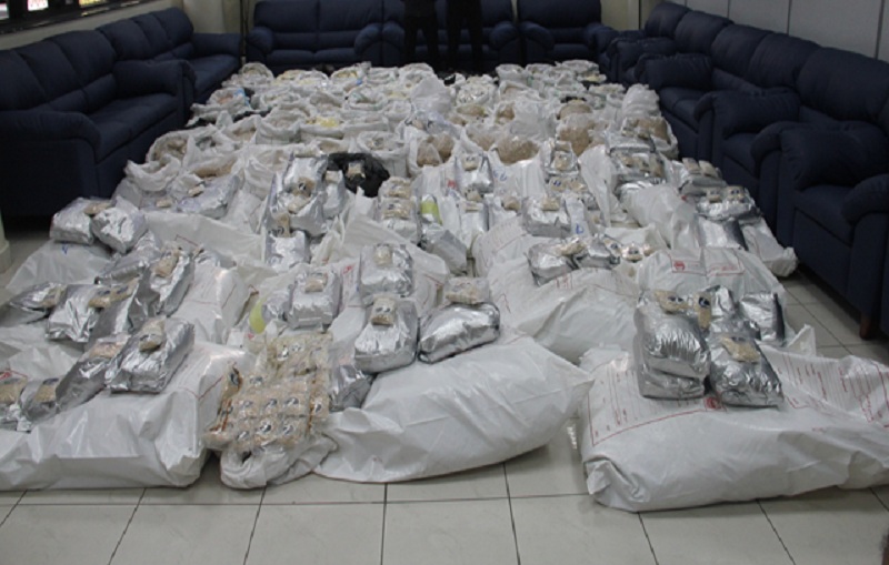 شرطة دبي تكشف عن احباطها عملية تهريب ربع مليون من مخدر "كبتاجون"