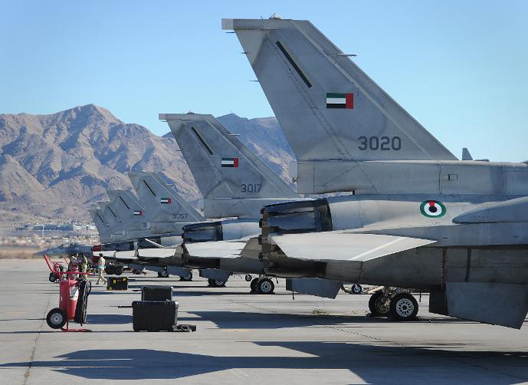 "شهود عيان" يزعمون قصف طائرات إماراتية قوات الحماية الرئاسية في عدن