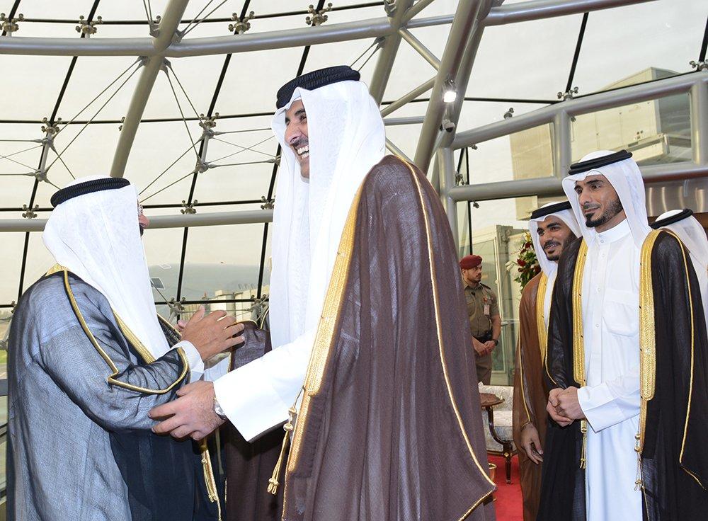 أمير قطر يصل الكويت في زيارة "أخوية"
