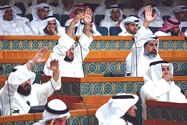 البرلمان الكويتي يشيد بالمقاومة الفلسطينية  ويدعو لتطوير سلاحها