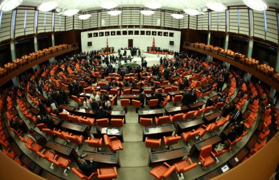 النواب الاتراك يفشلون في انتخاب رئيس للبرلمان بعد دورتي اقتراع