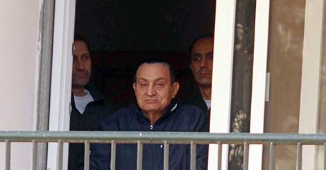 الاتحاد الأوروبي يمدد فترة تجميد أموال مبارك ونجليه لمدة عام