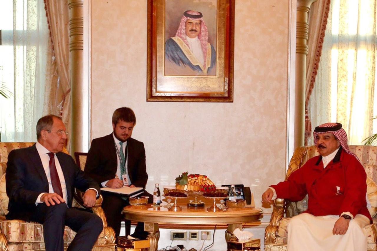 ملك البحرين ولافروف يبحثان الأزمة السورية في لقاء بأبوظبي